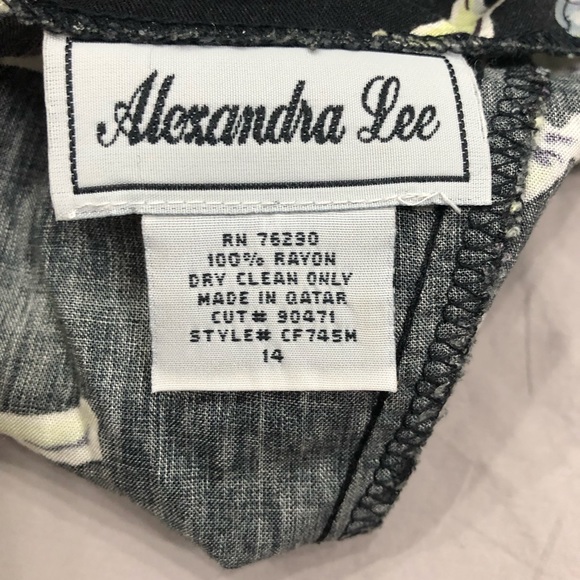 Alexandra Lee. Scoop neck. MIDI dress. Floral.Black/yellow. Size 14. - Picture 6 of 6